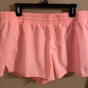 Version active shorts in pink